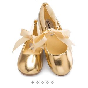 OLIVIA KOO Little girl gold shoes